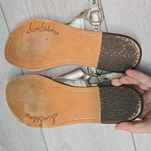 Sam Edelman Women's Greta T Strap Gold Sandals Flats Shoes Sz 7.5M - Picture 8 of 10